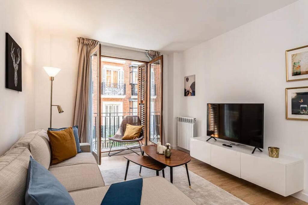 Nice Apartment Near Gran Via Val27 Madrid Buitenkant foto